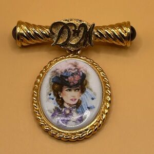 1990s Vintage Avon District Manager Mrs. Albee Brooch